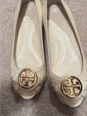 Tory Burch Cream Leather Logo Peep-Toe Flats with Gold Emblem
